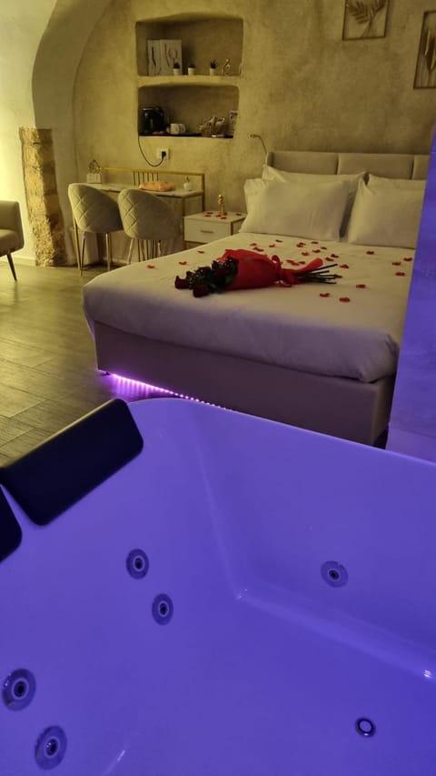 Bed, Hot Tub, Bedroom