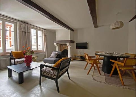 Seating area, Dining area