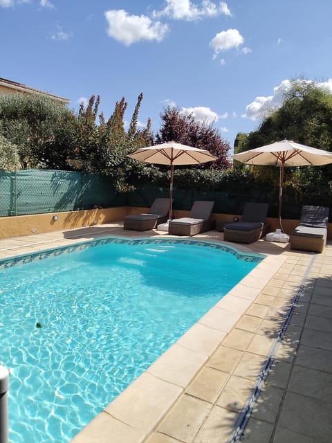 Day, Swimming pool, sunbed