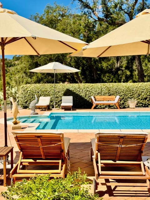 Pool view, Swimming pool, sunbed