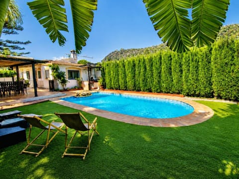 Patio, Day, Natural landscape, Garden, Garden view, Pool view, Swimming pool, sunbed