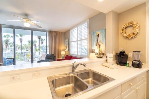 Pelikana Lanai, Lazy River, Family Friendy Apartment hotel in Okaloosa Island