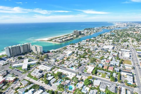 Waves 19 House in Saint Pete Beach