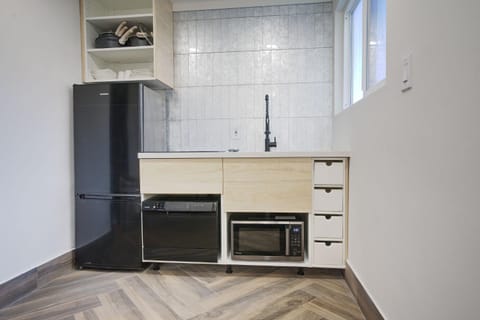 The Black and White House House in Oakland