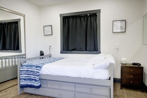 The Black and White House House in Oakland