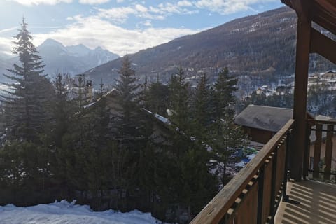 Charming duplex with 2 balconies and view Apartment in Briançon