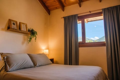 Bed, Photo of the whole room, Mountain view