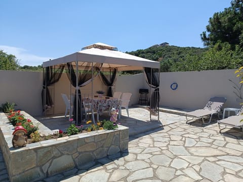 Natural landscape, Garden, Balcony/Terrace, Dining area, Mountain view, sunbed