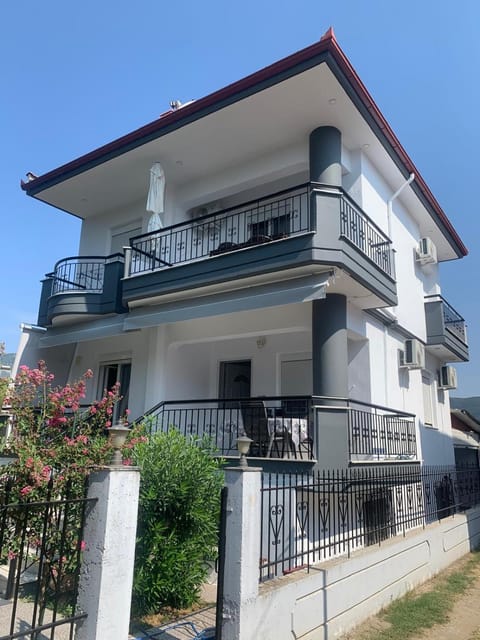 Property building, View (from property/room), Balcony/Terrace