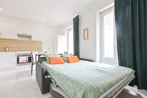 Bed, Photo of the whole room