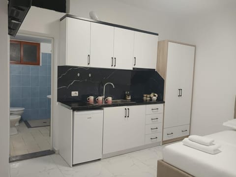 Aidens's House 3 Bed and Breakfast in Vlorë