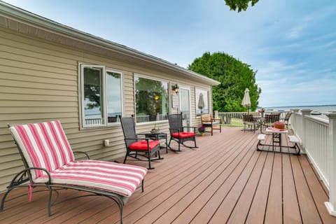 Lakefront Cottage Near Snowmobiling and Nubs Nob! House in Burt Lake
