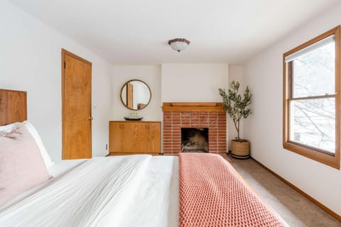 Stay Portland - 4BR Preserved 1907 Classic Craftsman House in Portland