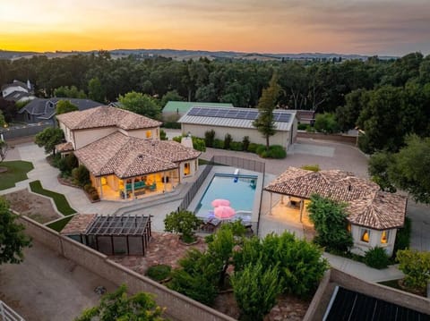 Villa Allegria Luxury Retreat Villa in Templeton