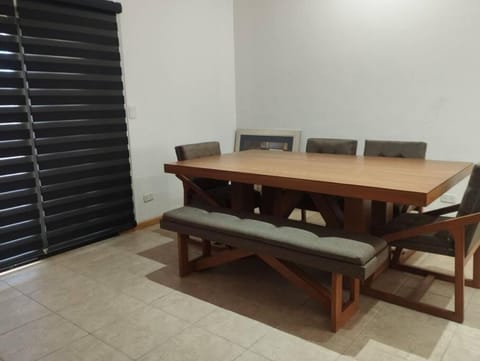 Hermosa casa a 5 minutos del consulado Americano, cuenta con 3 recamaras, sistema de refrigeración y calefacción House in Ciudad Juarez