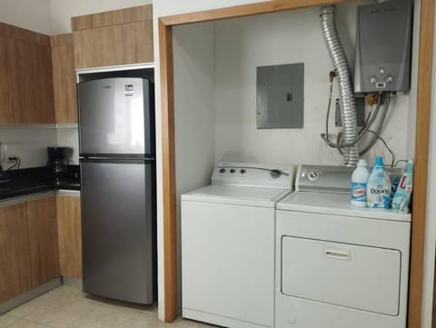 Hermosa casa a 5 minutos del consulado Americano, cuenta con 3 recamaras, sistema de refrigeración y calefacción House in Ciudad Juarez