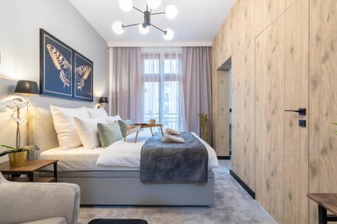 Bed, Photo of the whole room, Seating area, Bedroom, wardrobe