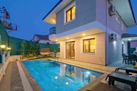 Property building, Swimming pool, Swimming pool