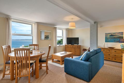 TV and multimedia, Living room, Dining area, Sea view