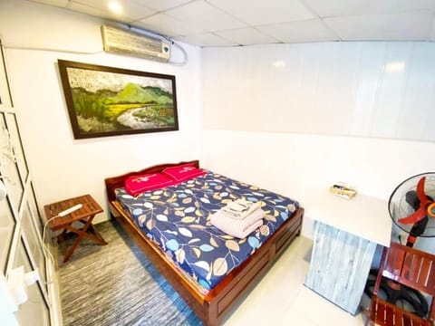 Bed, Bedroom, air conditioner