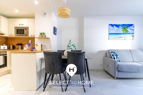 Kitchen or kitchenette, Seating area, Dining area, oven, stove, toaster