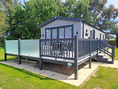 Property building, Spring, Day, Balcony/Terrace, Other