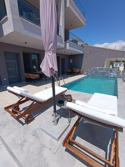 Swimming pool, sunbed