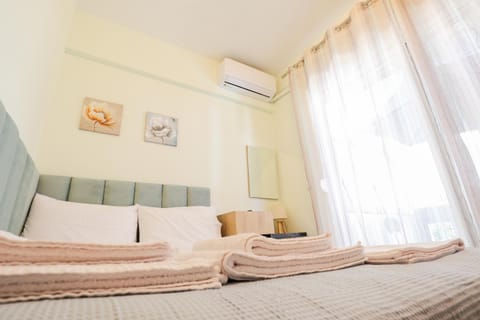 Bed, air conditioner