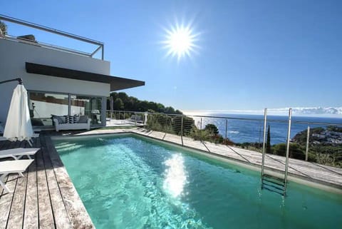 Day, Natural landscape, View (from property/room), Balcony/Terrace, Pool view, Sea view, Swimming pool, sunbed