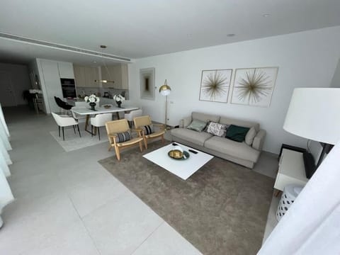 TV and multimedia, Kitchen or kitchenette, Living room, Dining area