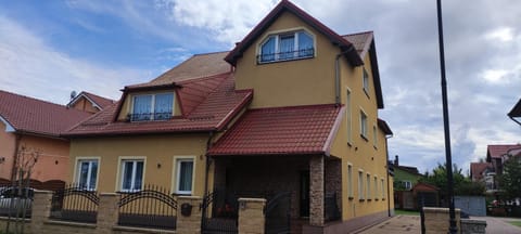 Property building, Day, Neighbourhood, Street view