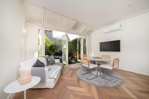 Communal lounge/ TV room, TV and multimedia, Living room