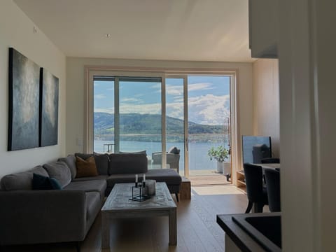 View (from property/room), View (from property/room), Balcony/Terrace, Balcony/Terrace, Lake view, Lake view, Mountain view, Mountain view, River view, River view, Sea view, Sea view, Quiet street view