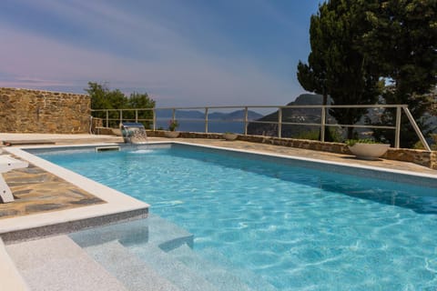 Day, Natural landscape, Pool view, Swimming pool, sunbed