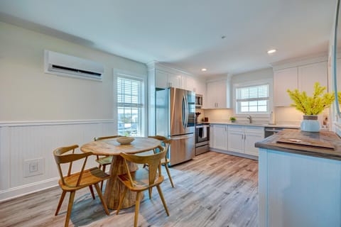 Adjacent 3rd Floor Trio, 3001 King, 3002 Queen, & 3003 Queen Apartment in Surf City