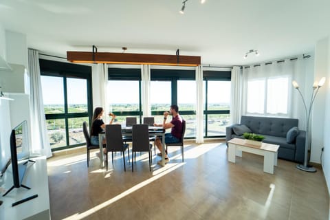 TV and multimedia, Living room, Seating area, Dining area, Guests, group of guests