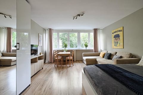 TV and multimedia, Photo of the whole room, Bedroom