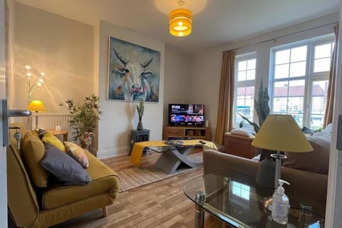 Communal lounge/ TV room, TV and multimedia, Living room, Seating area