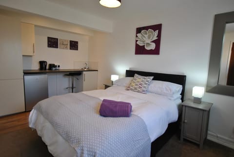Bed, Kitchen or kitchenette, Photo of the whole room, Bedroom, towels