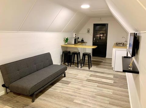 TV and multimedia, Kitchen or kitchenette, Living room, Seating area