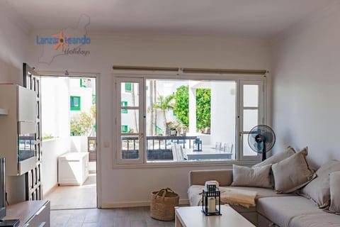 View (from property/room), Balcony/Terrace, Living room