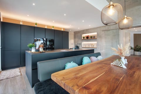 Property building, Kitchen or kitchenette, Living room