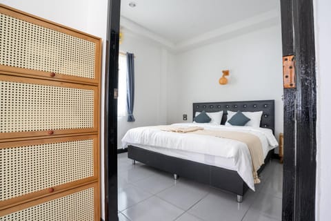 Bed, Photo of the whole room, wardrobe