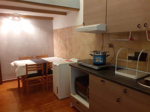 Dining area, kitchen