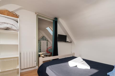 Property building, Living room, Bedroom