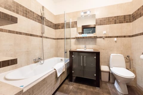 Shower, Toilet, Bathroom, Bath, towels
