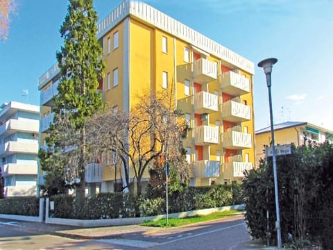 Property building, Street view