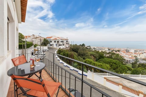 Natural landscape, View (from property/room), Balcony/Terrace, Dining area, City view, Sea view