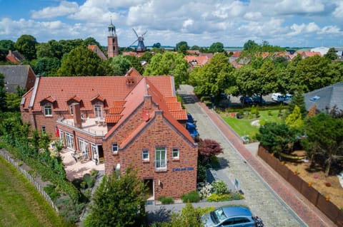 Off site, Bird's eye view