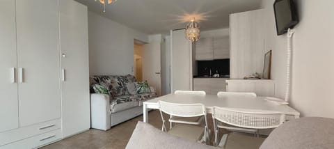 TV and multimedia, Living room, Seating area, Dining area, wardrobe